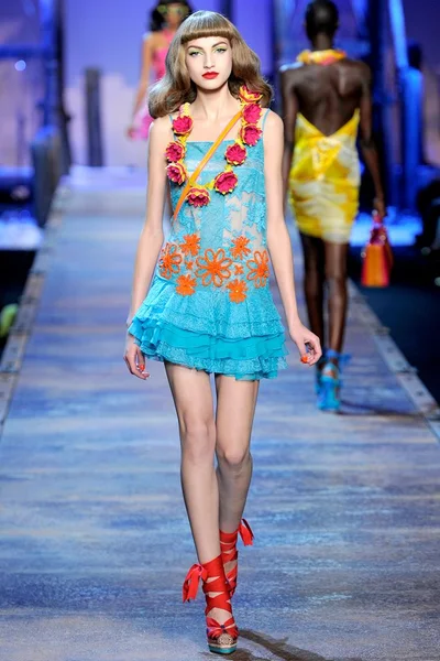Look 30